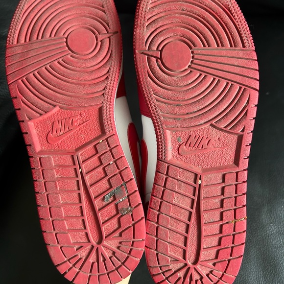 Air Jordan 1 Low (GS) Gym Red - size 7y - Picture 15 of 16